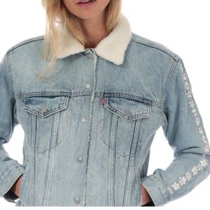 Levi’s Ex-Boyfriend Sherpa Truck Jacket flowering